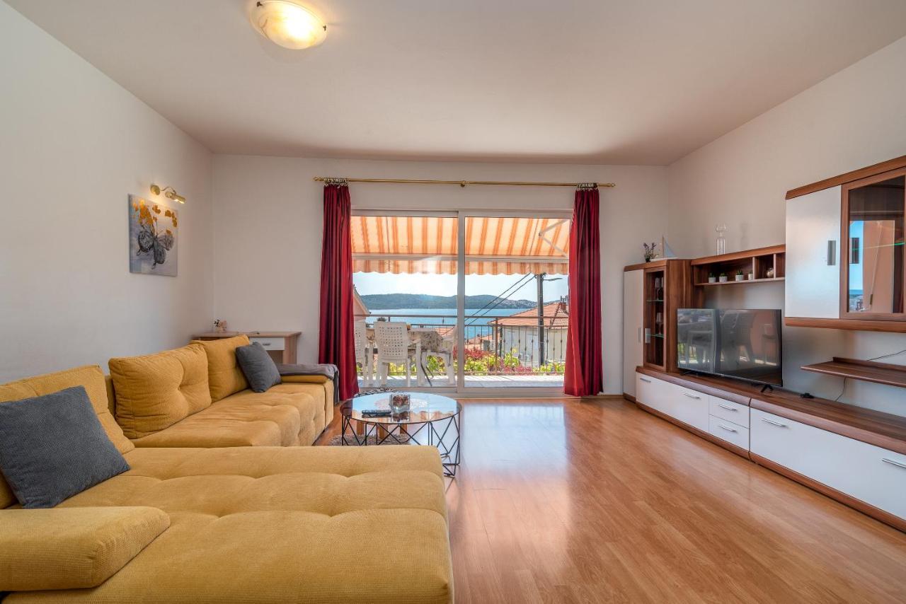 Comfortable Apartment Near The Sea トロギール エクステリア 写真