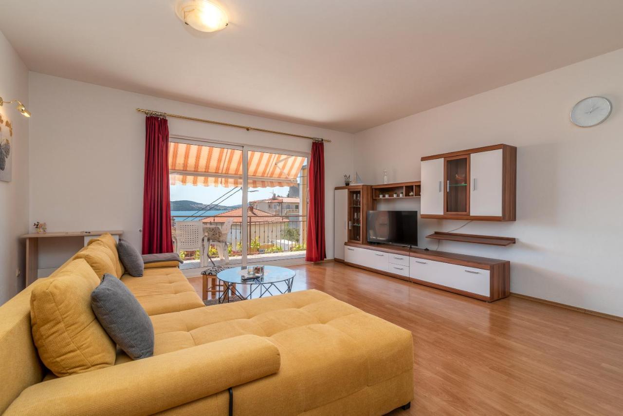 Comfortable Apartment Near The Sea トロギール エクステリア 写真