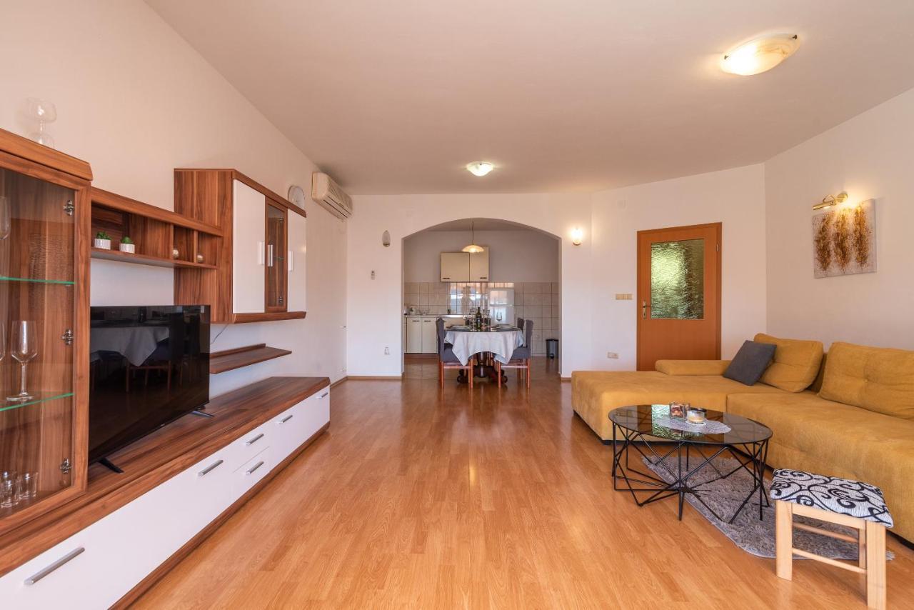 Comfortable Apartment Near The Sea トロギール エクステリア 写真