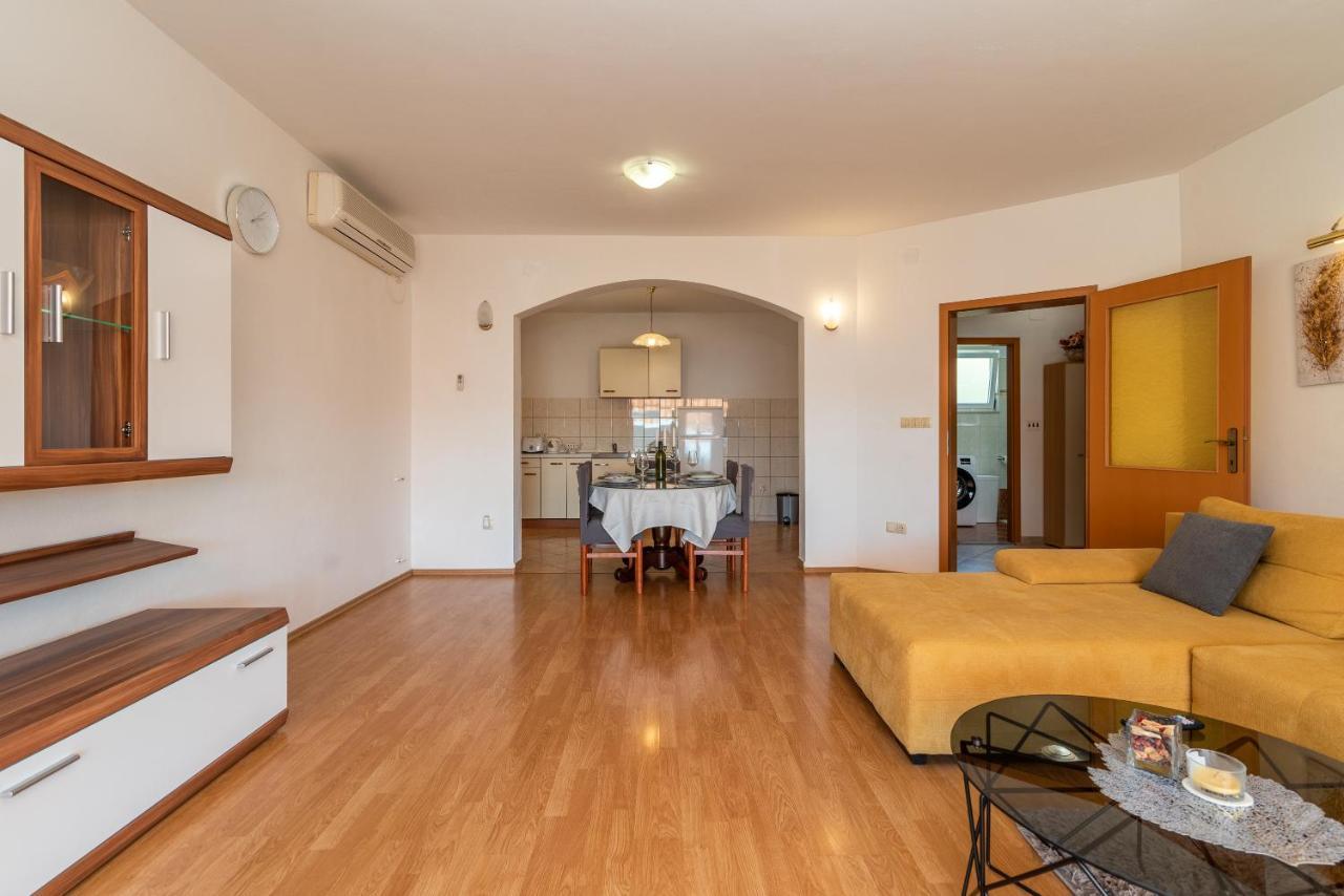 Comfortable Apartment Near The Sea トロギール エクステリア 写真