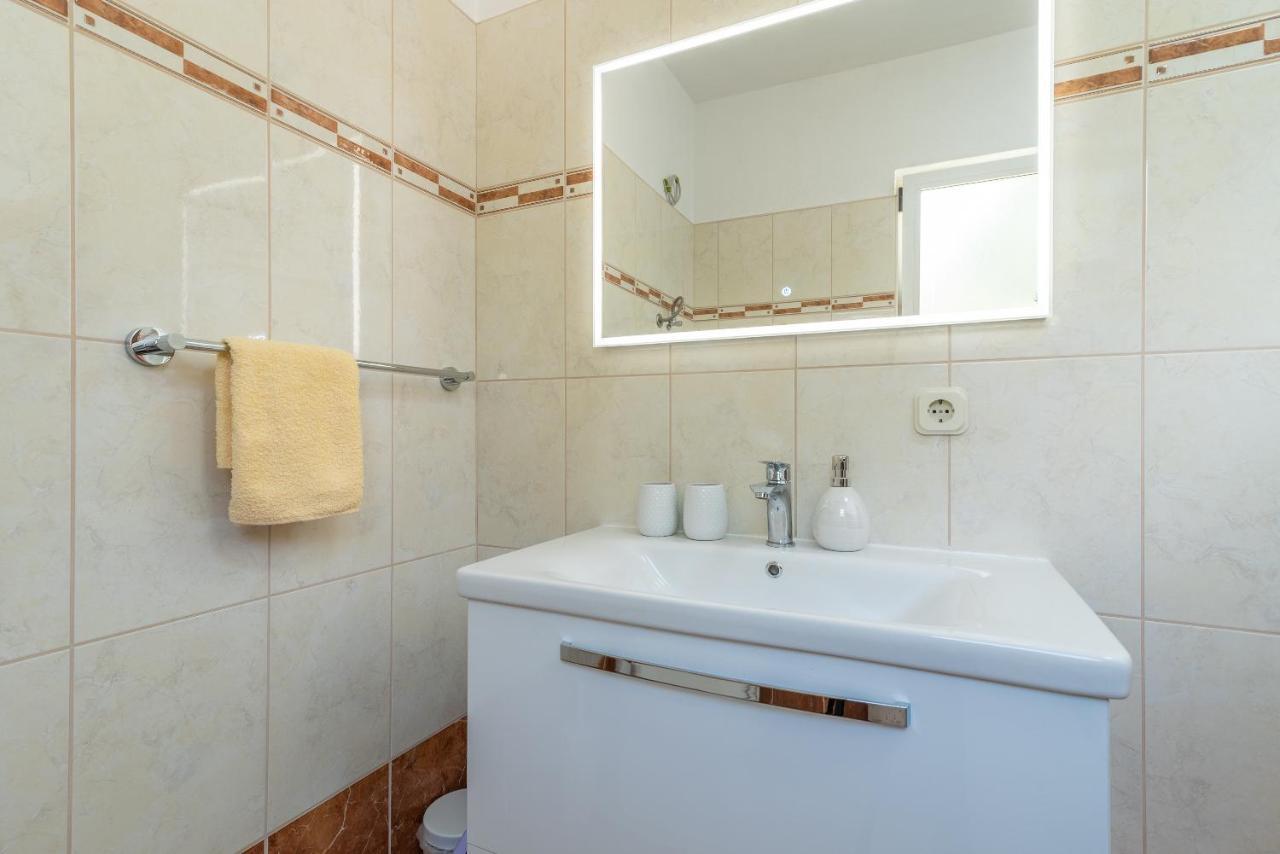 Comfortable Apartment Near The Sea トロギール エクステリア 写真